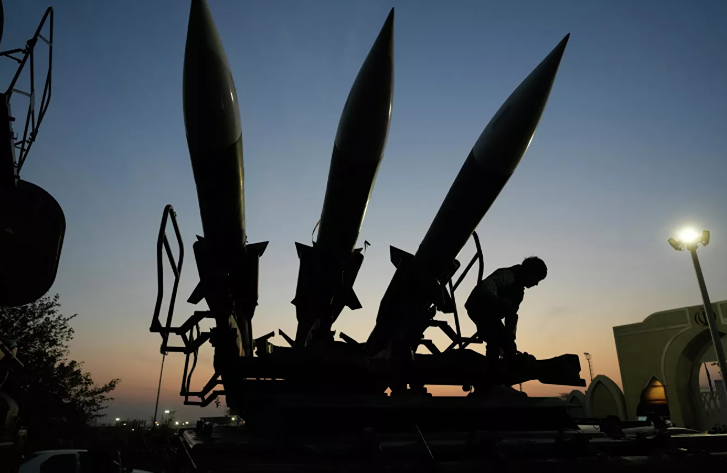 Красный код: Иран готов ударить по энергетике и IT США в регионе