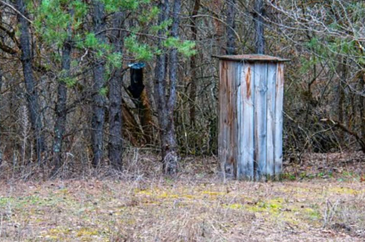 Неправильная установка туалета на дачном участке грозит россиянам штрафом 5 тысяч рублей