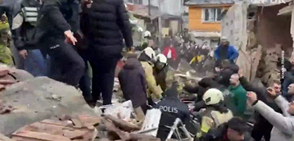 Взрыв газа в Стамбуле: семь человек достали из‑под завалов