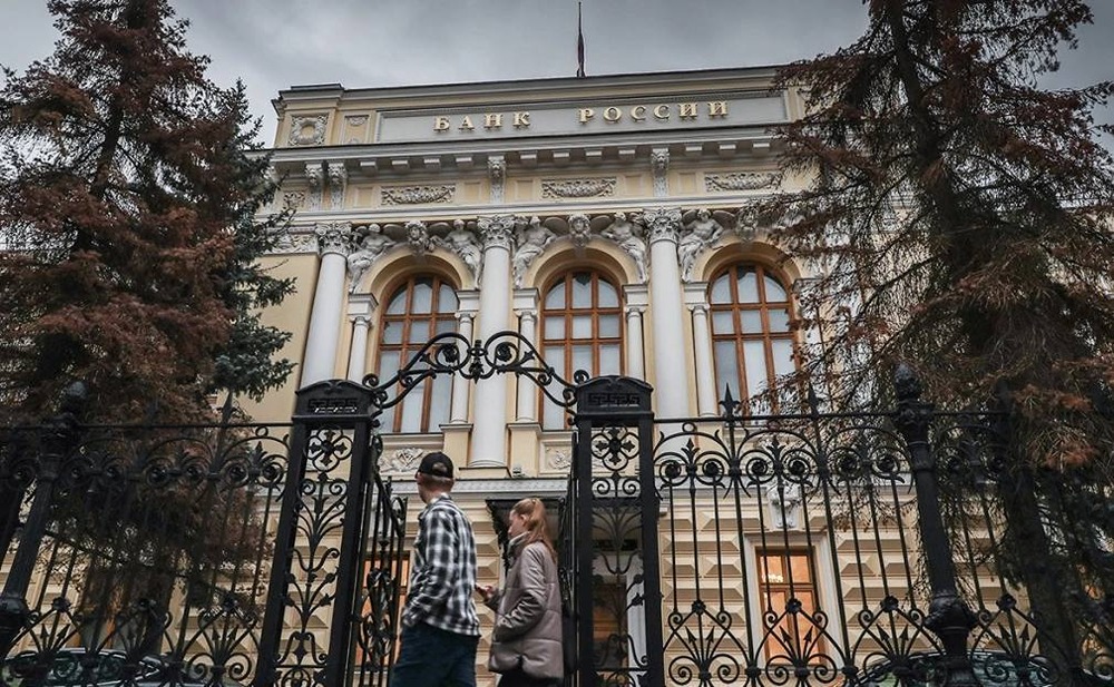 Ключевая ставка упала — пора брать ипотеку? Разбираемся с аналитиками