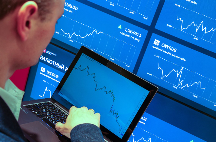 За 15 минут до Трампа: кто сбросил нефть на полмиллиарда?