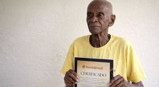 Бразилец прожил 118 лет, куря по пачке в день