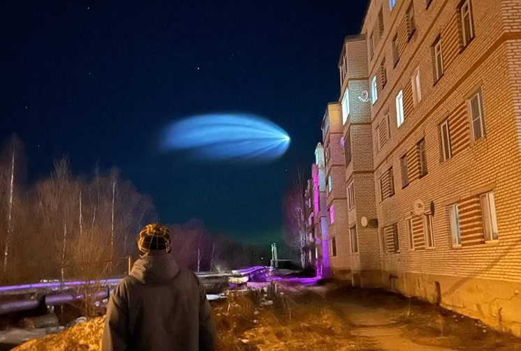 Небо Коми озарилось: жители увидели загадочный след от ракеты «Союз»