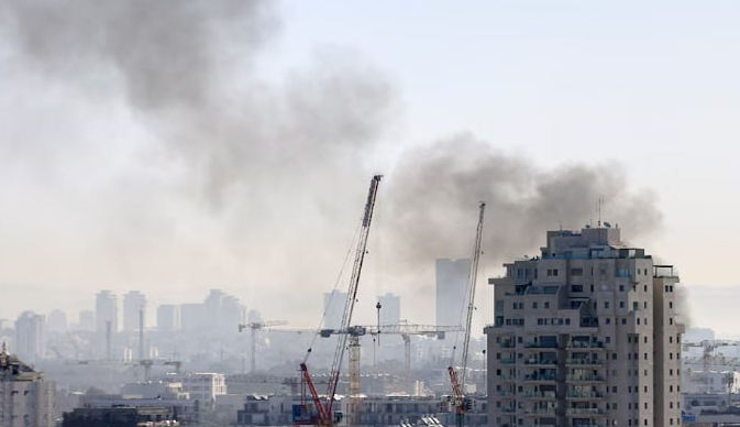 Иран забрасывает Израиль ракетами, называя заявления Трампа о переговорах «фейковыми новостями»