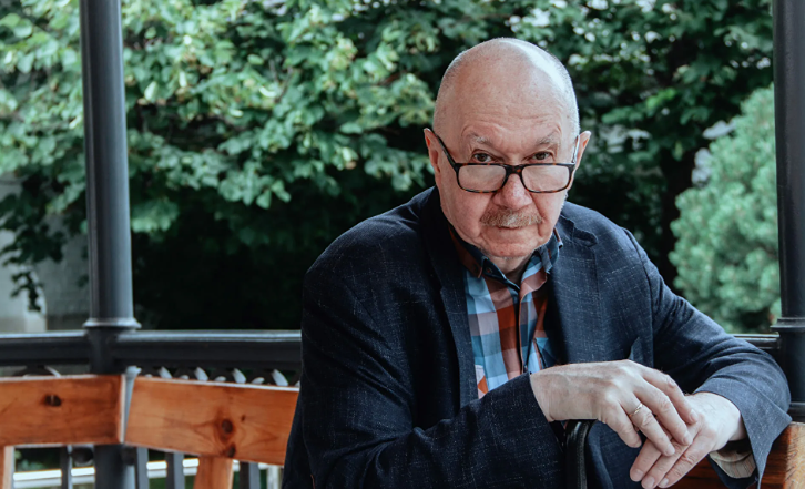 Денис Драгунский посмеялся над ошибкой ИИ, принявшего его фамилию за drug