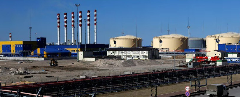 Повреждение терминала в Усть-Луге может вынудить российские НПЗ сократить объемы переработки