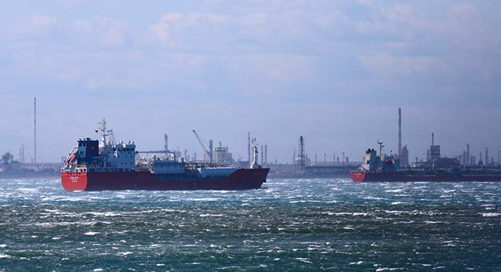 Иран передал США через Ормуз 10 танкеров с нефтью под пакистанским флагом