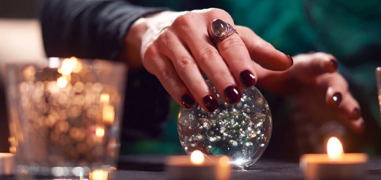 Гадалки, домовые и гороскопы: что популярно у россиян? Итоги опроса