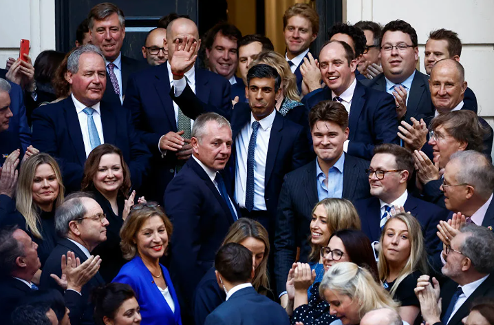 4 сценария, 300 подростков: Британия ставит эксперимент над соцсетями