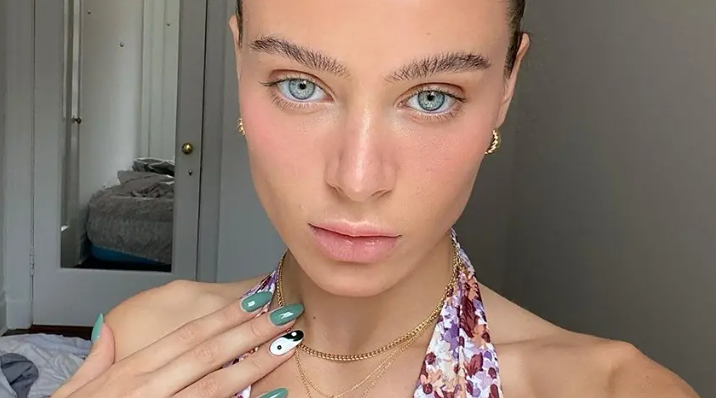 Лана Роудс (Амара Мейпл) добивается удаления порнороликов ради сына