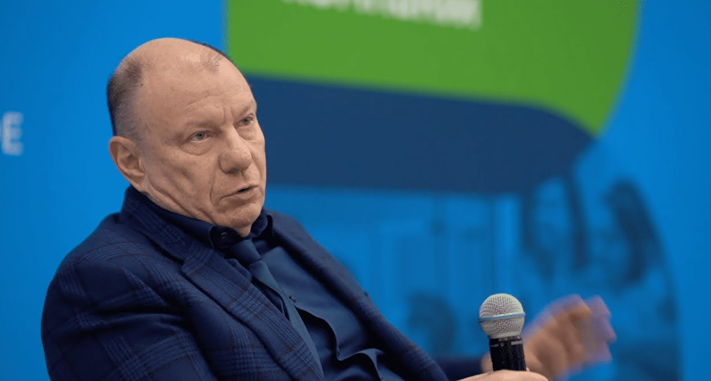 Гроза гремит, а дуб стоит: что скрывает экономика России? Расскажет Потанин