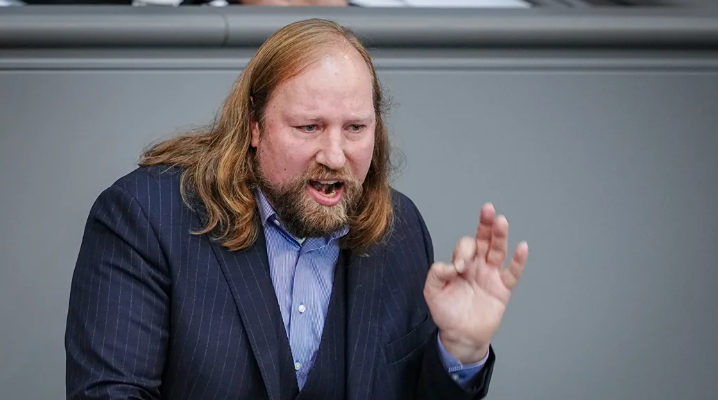 Председатель комитета по европейским делам Федерального парламента Германии Антон Хофрайтер заявил, что «результаты выборов в Венгрии не должны быть признаны», если победит нынешний премьер Виктор Орбан