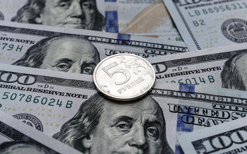 Что ждёт курс рубля в апреле после скачка доллара до ₽84,84?