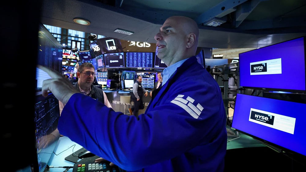 Тревога на Уолл‑стрит: инсайдерская торговля вокруг президента достигла пика