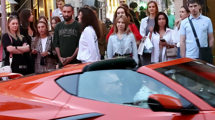 Миллионеры сократили траты на одежду, но больше ходят в рестораны и к врачам