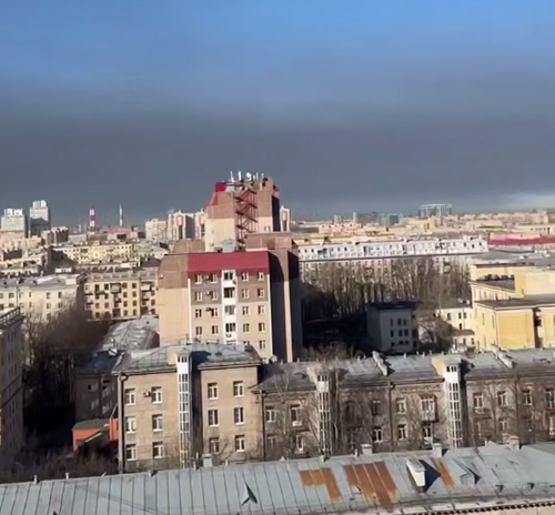 Почему в небе Петербурга чёрная дымка — разбираем причины смога