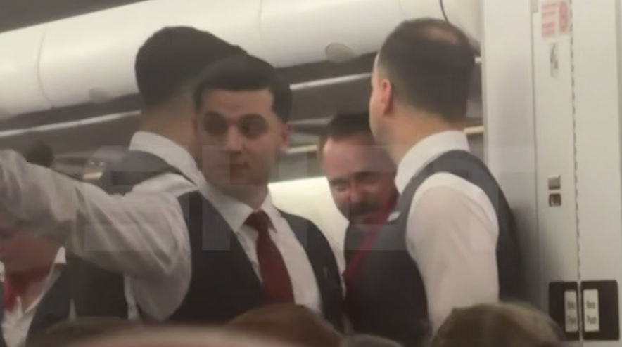 Драма в небе: пьяный пассажир сорвал рейс в Москву