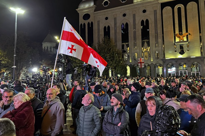 Шокирующий доклад: Грузия катится к автократии под влиянием России