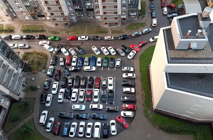 Треть автомобилей, которые стоят во дворах, вообще никогда не выезжают оттуда