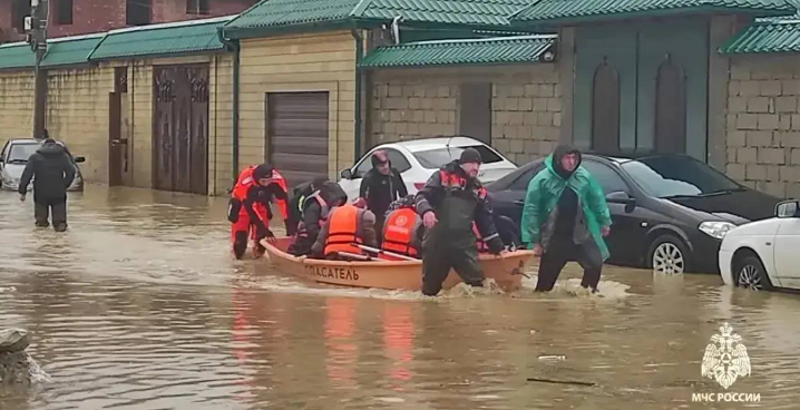Тревога в Дагестане: МЧС эвакуирует тысячи людей после сильных дождей