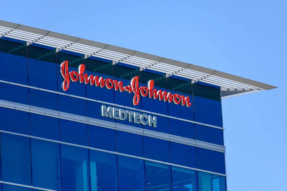 J&J MedTech одерживает победу в конкурсе IDE в Оттаве, что открывает путь к испытаниям хирургического робота