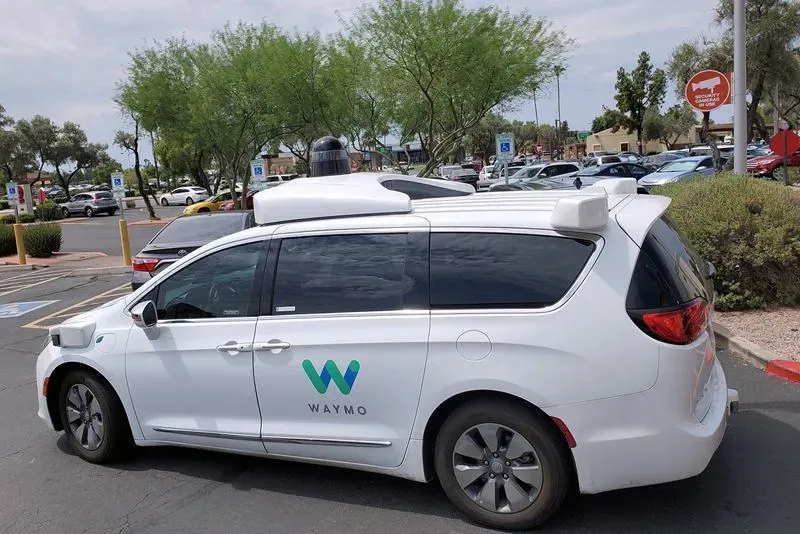 Waymo, дочерняя компания Alphabet, запускает сервис по вызову автономных автомобилей для всех жителей Лос-Анджелеса
