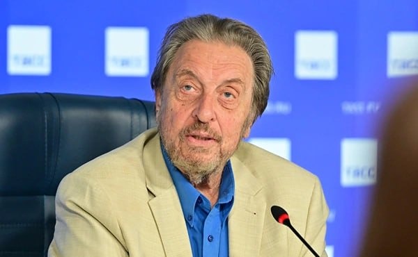 От дезинформации к опыту: отец Илона Маска меняет взгляды семьи на Россию.