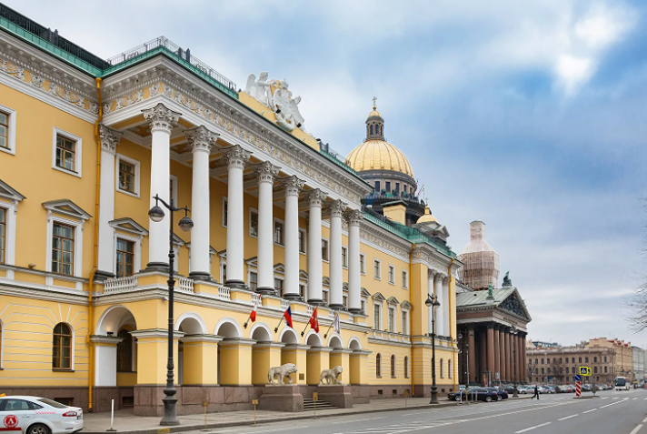 Правда ли отравилась гостья Four Seasons в Петербурге? Разбираем ситуацию