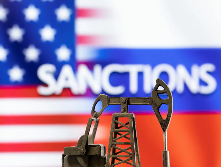 США намерены ослаблять санкции против нефти РФ