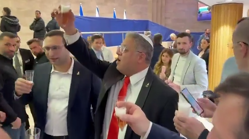 Итамар Бен-Гвир празднует принятие смертной казни через повешение для палестинских заключенных