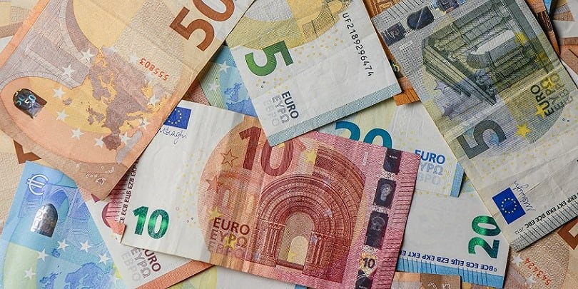 Почему курс евро обвалился на 2,32 % с начала 2026 года?