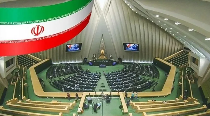 Парламент Ирана одобрил законопроект о введении пошлин в Ормузском проливе