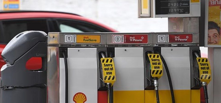 Топливный кошмар Британии: очереди, паника и пустые полки в перспективе