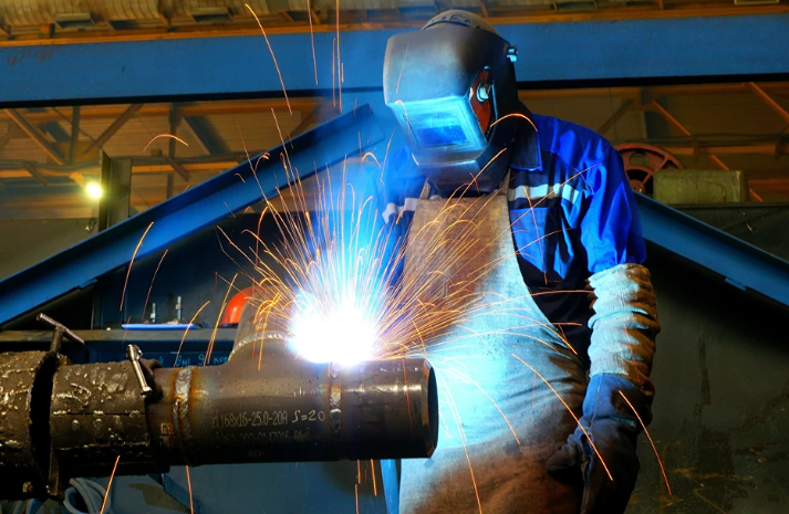 В России зарплаты сварщиков увеличились на 148 000 рублей в первом квартале 2026 года