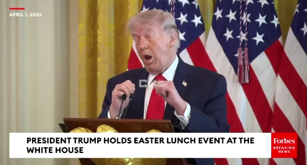 Трамп продемонстрировал сцену, как жена бьёт Макрона (президента Франции)