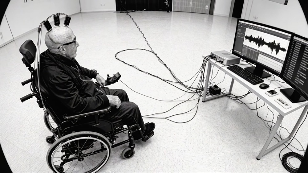 Тайная сила мозга: как нейрочипы вернули панка на сцену