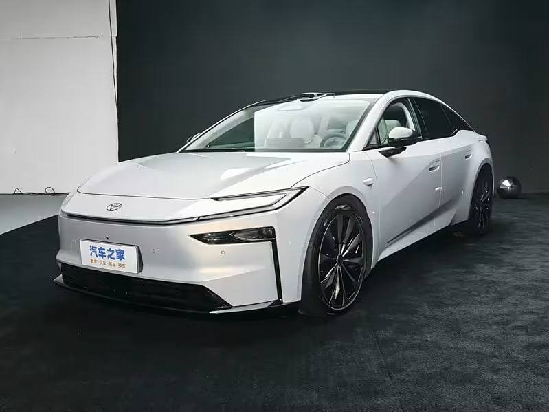 Toyota показала электро-Camry по цене Lada Vesta — модель bZ7 стоит всего 1,7 млн рублей