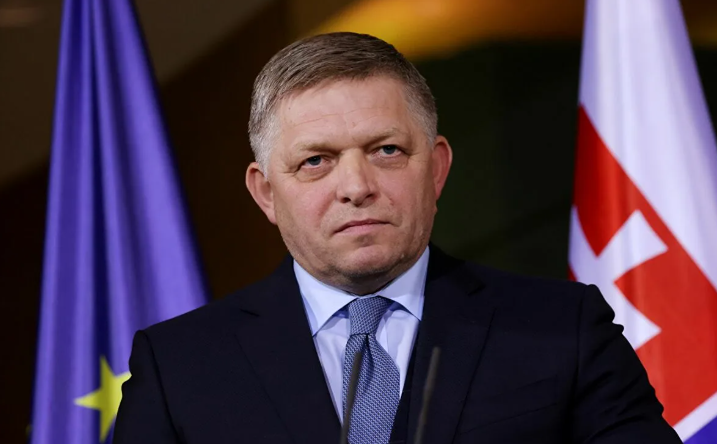 Роберт Фицо требует отменить санкции против РФ: поможет ли это Европе