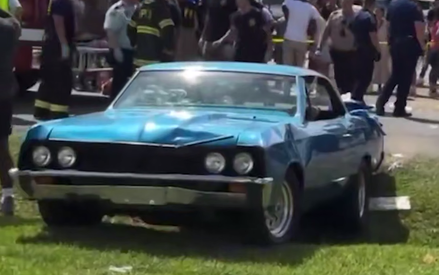 ДТП в США: почему автомобиль протаранил парад? Есть пострадавшие