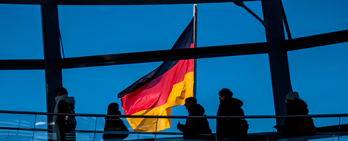 Почему немцы 17–45 лет теперь должны согласовывать выезд из Германии