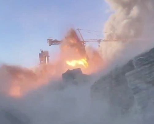 Кадры американо-израильских ударов по мосту B1 в Карадже