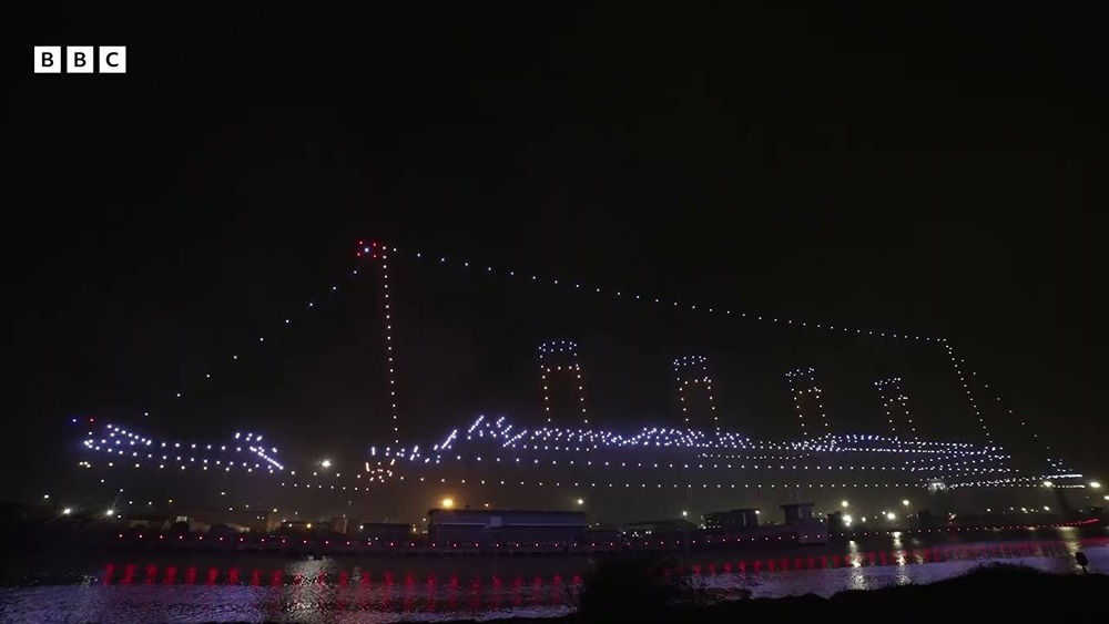 950 дронов создали иллюзию «Титаника» над гаванью Белфаста