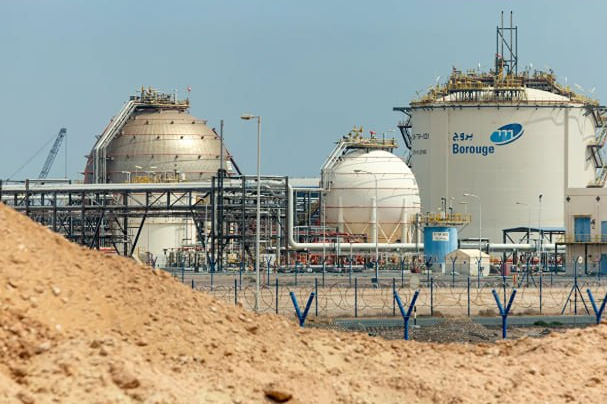 Нефтехимический завод в Абу-Даби остановлен из-за пожара, возникшего в результате обстрела