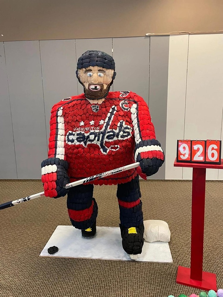 Скульптуру Овечкина из маршмеллоу сделали в США