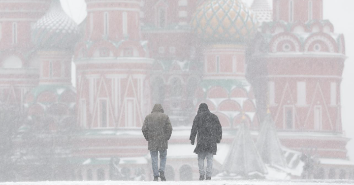 Снежный сюрприз: метель и ледяной дождь идут в Москву