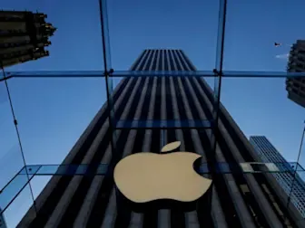 По данным Nikkei Asia, складной iPhone от Apple испытывает технические трудности, что может привести к задержкам в поставках.