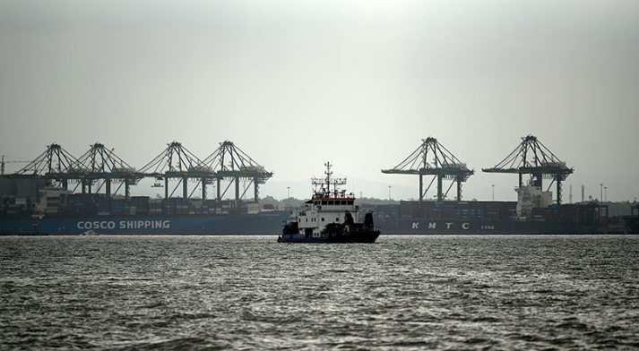 Иран разрешил проход судам с гумпомощью через Ормузский пролив