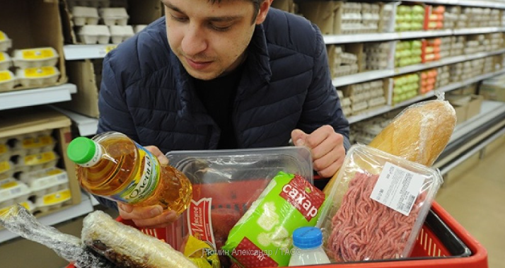 Россияне начали тратить на продукты до 39,1% доходов