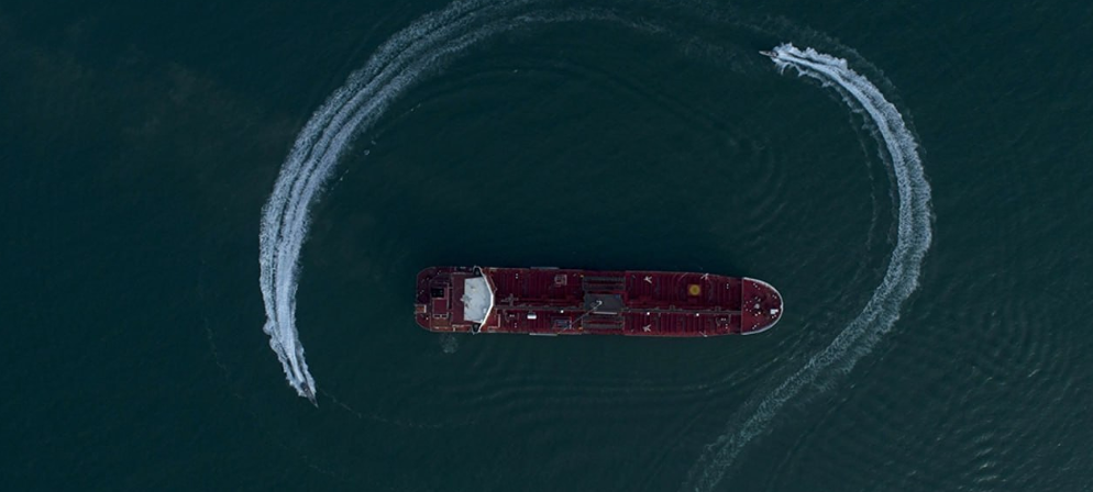 Застывший флот: 800 судов ждут сигнала к выходу из Ормузского пролива