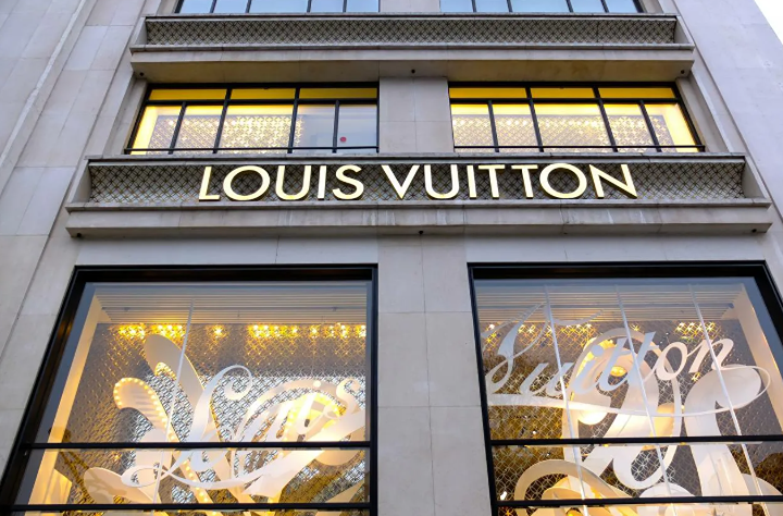 Последний рубеж: Louis Vuitton держится за магазин на Большой Дмитровке